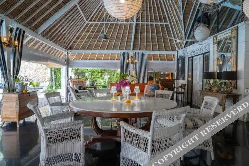 Villa Kalis, 10BR, Sleeps 24, Perfect for Groups, Best Value Seminyak