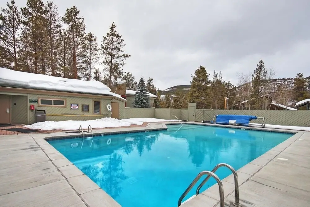 1219 Flying Dutchman 2 Bedroom Condo by Redawning