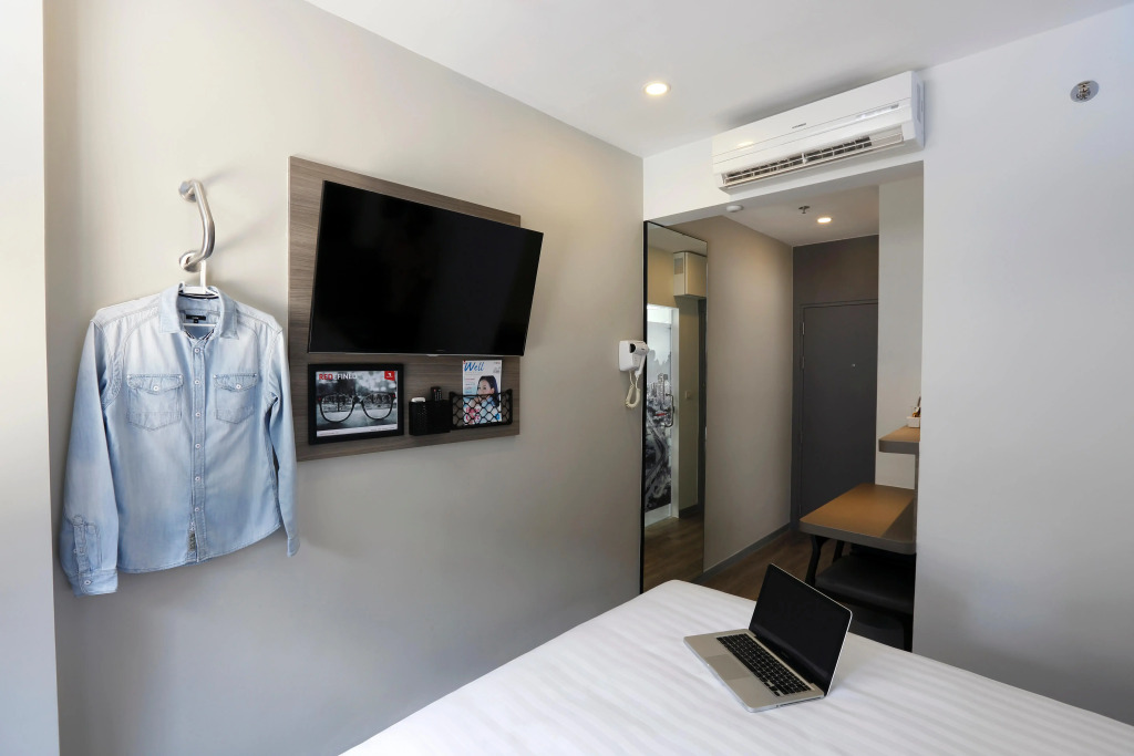 Easy Planet Bangkok Surawong