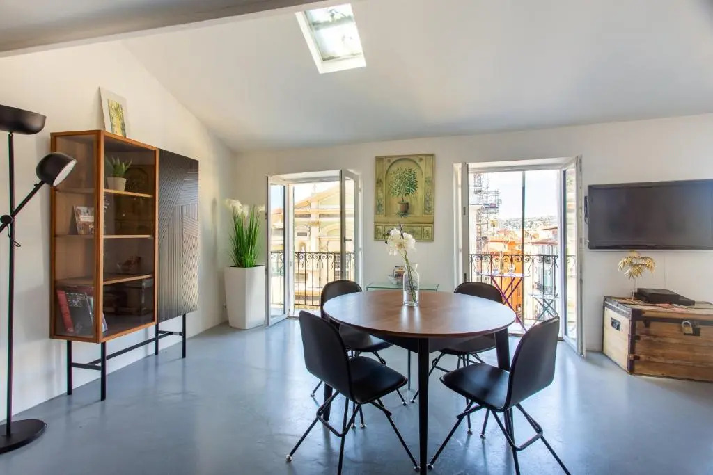Ross 5- F2, Lumineux, Balcon, Loft, Clim, Vieux-Nice