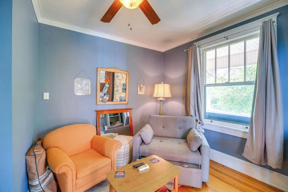 King Studio Suite w/ Walk-in Shower Pet Friendly