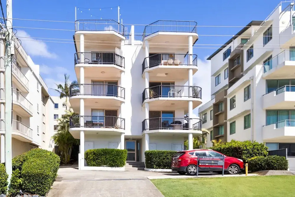 Bright 2-bed Apartment With Stunning Ocean Views