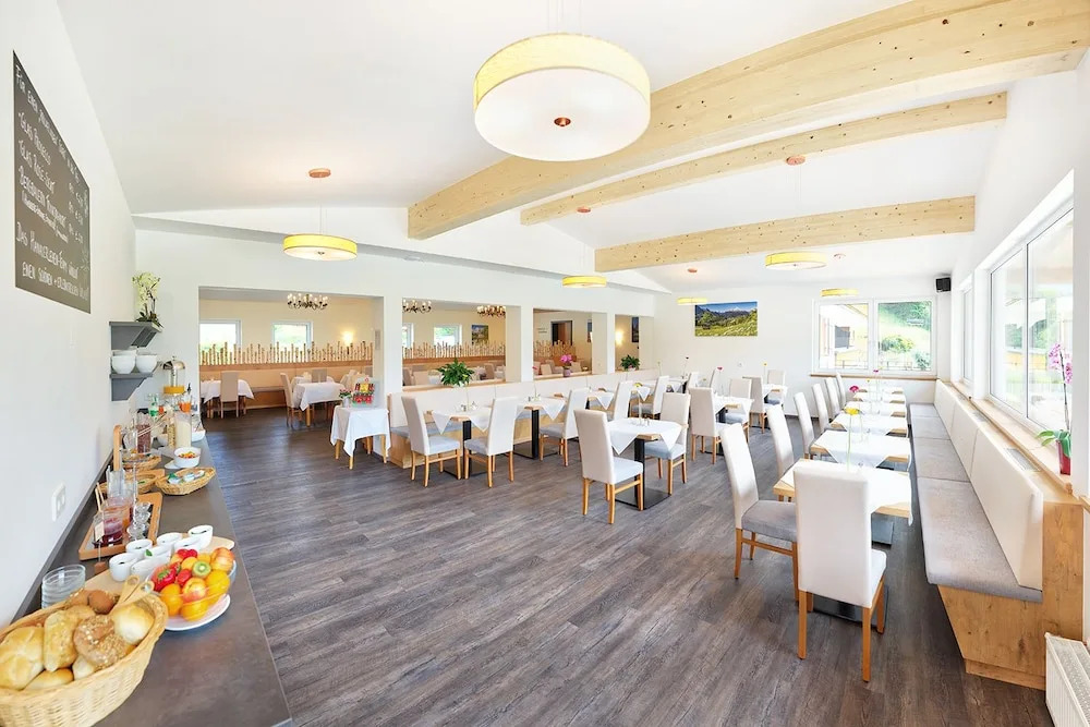 Hotel Hanauerlehen - ruhige & zentrale Top-Lage - mit Schwimmbad, Sauna, Parkplätze & Café - bayerischer Familienbetrieb