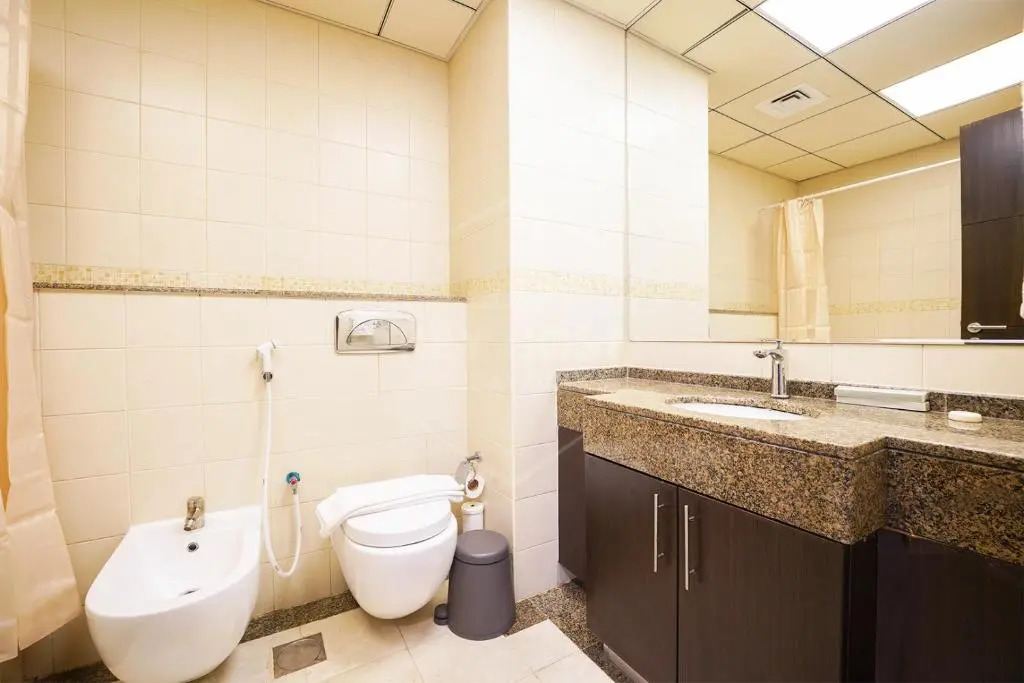 KeyHost - Elegant 2BR Central Towers - Dubai Marina - K3620