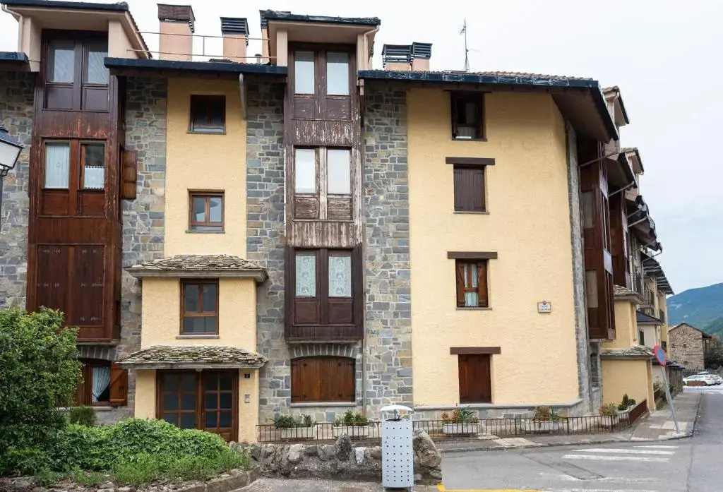 Acogedor Apartamento En Biescas Con Chimenea Y Garaje