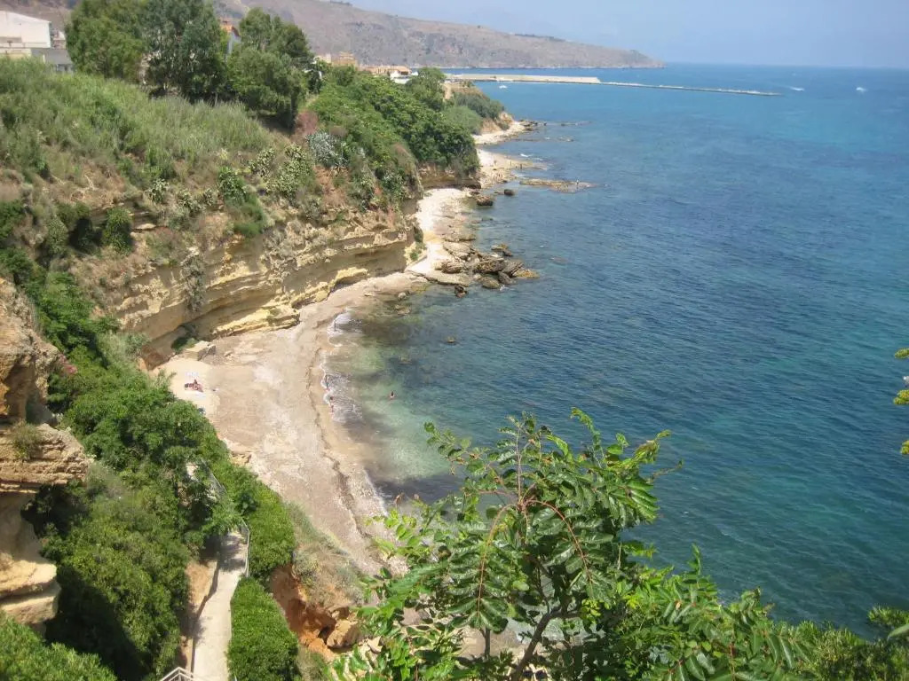 VILLA con giardino a 5 min dal mare