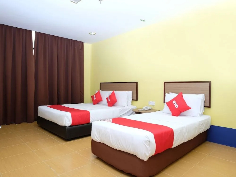 OYO 89352 Golden Terminal Lodge
