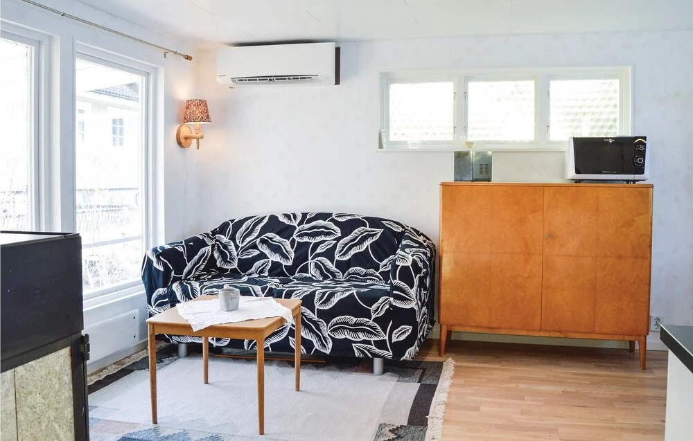 2 Bedroom Cozy Home In Ingarö