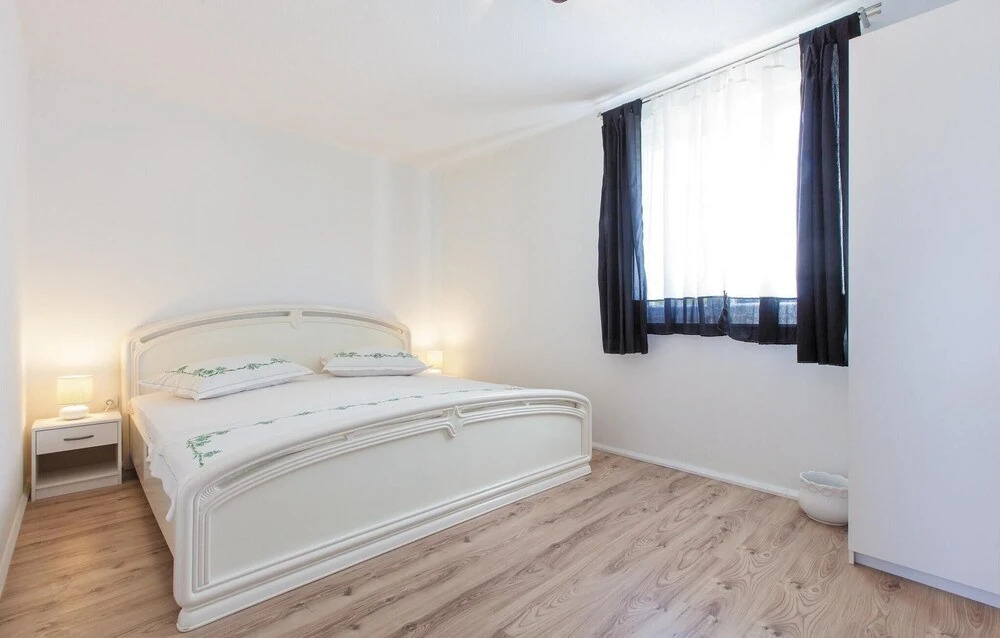 Beautiful Home in Kastel Stafilic With Wifi and 7 Bedrooms