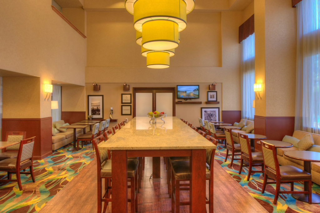 Hampton Inn & Suites Ontario
