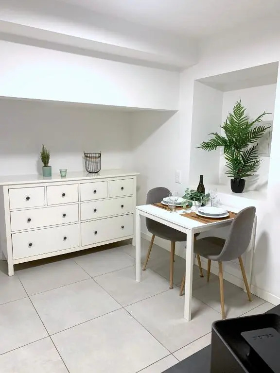 The Hidden Studio; Comfy & close to the Lake