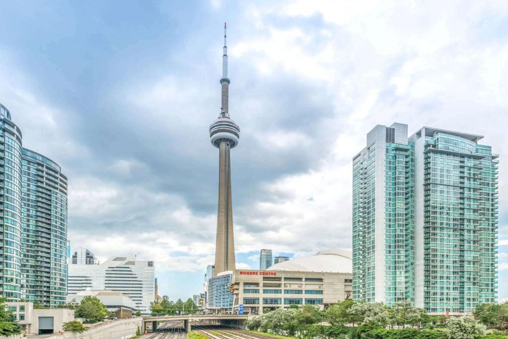 Howard Johnson by Wyndham Toronto Downtown West