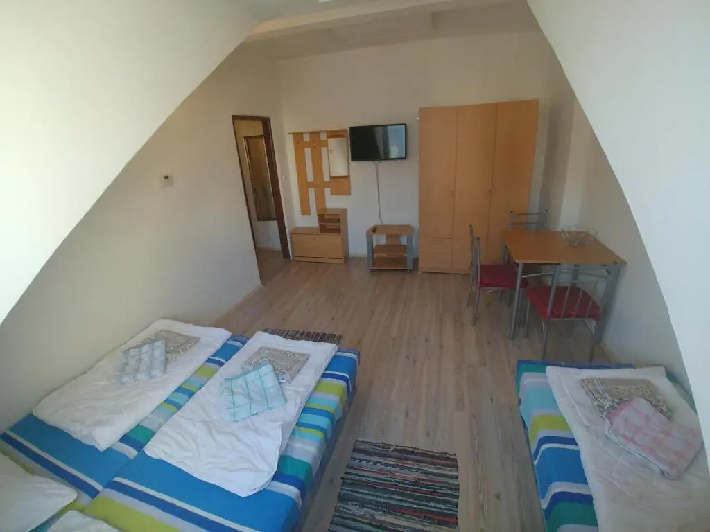 Kv Apartmans Varsavska