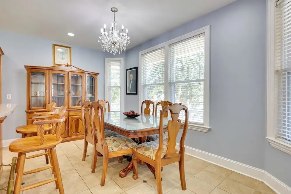 2nd-floor Unit w/ Deck! 1 Mi to Carolina Beach