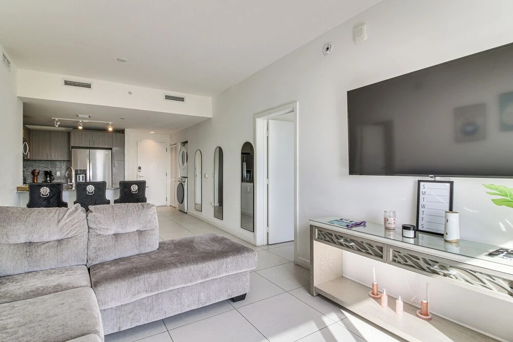 Steps to Dtwn Doral Park: Modern Group Retreat