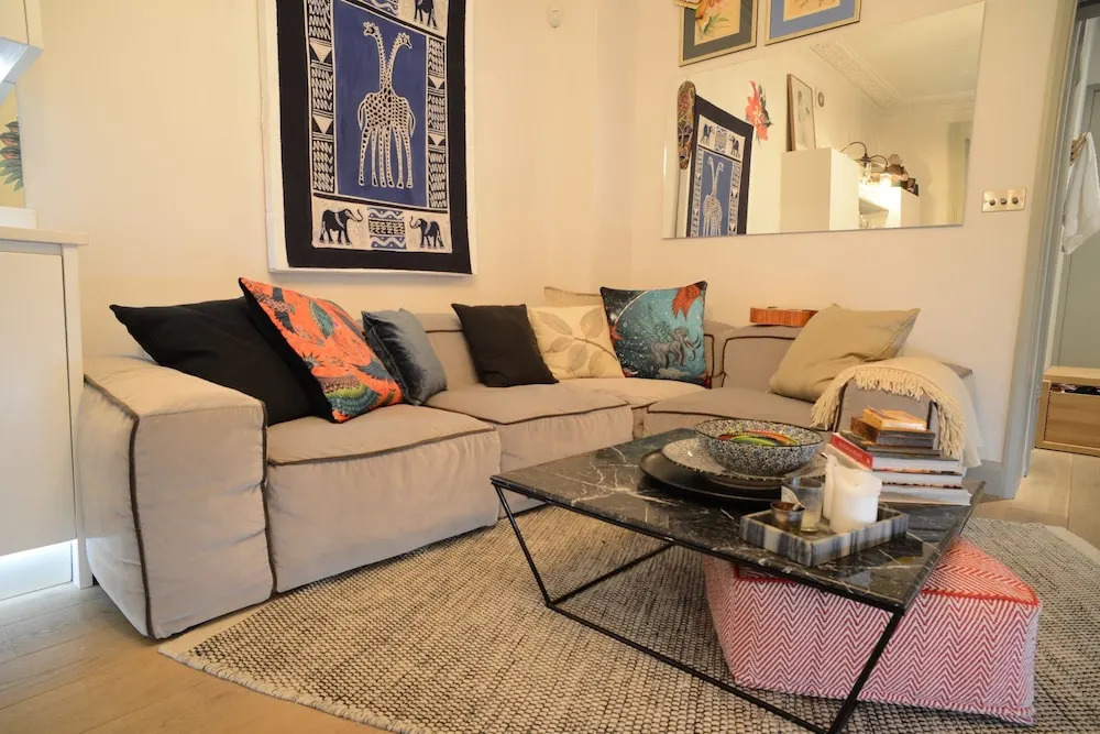 1 Bedroom Flat Near Royal Oak Station