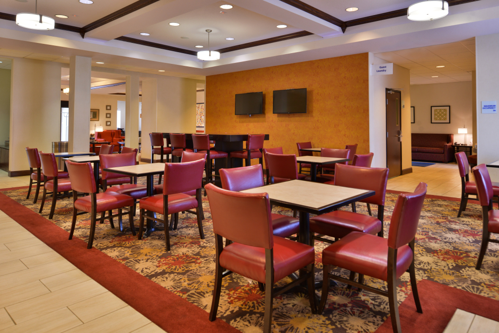 Holiday Inn Express & Suites Pittsburg by IHG