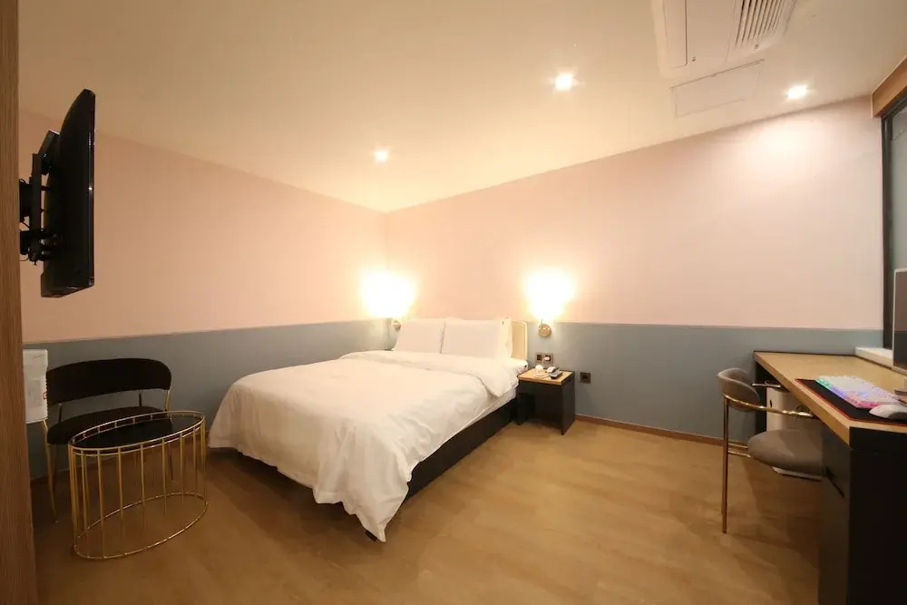 W Motel