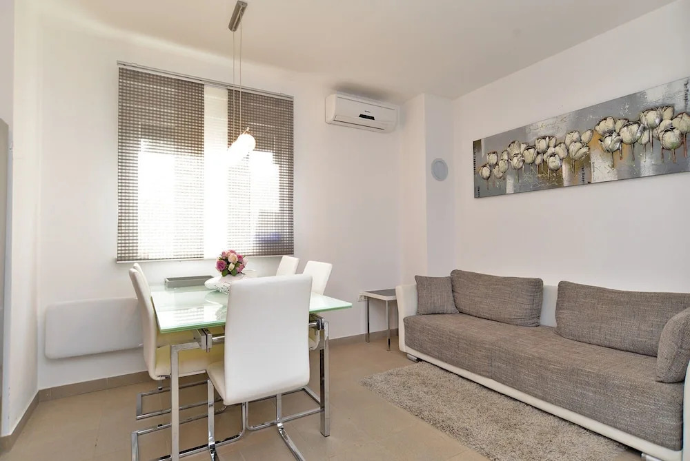 Apartment 1977