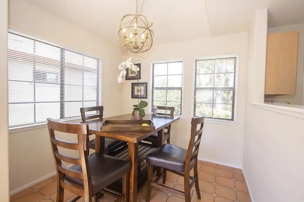 Beautiful 2 Bedroom Detached Apartment, Walk to Downtown Monterey and Fishermans Wharf
