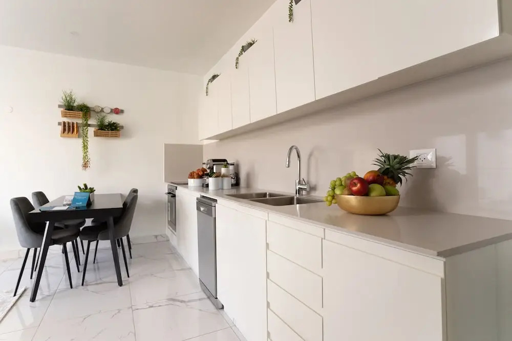 HolySuite Even Israel