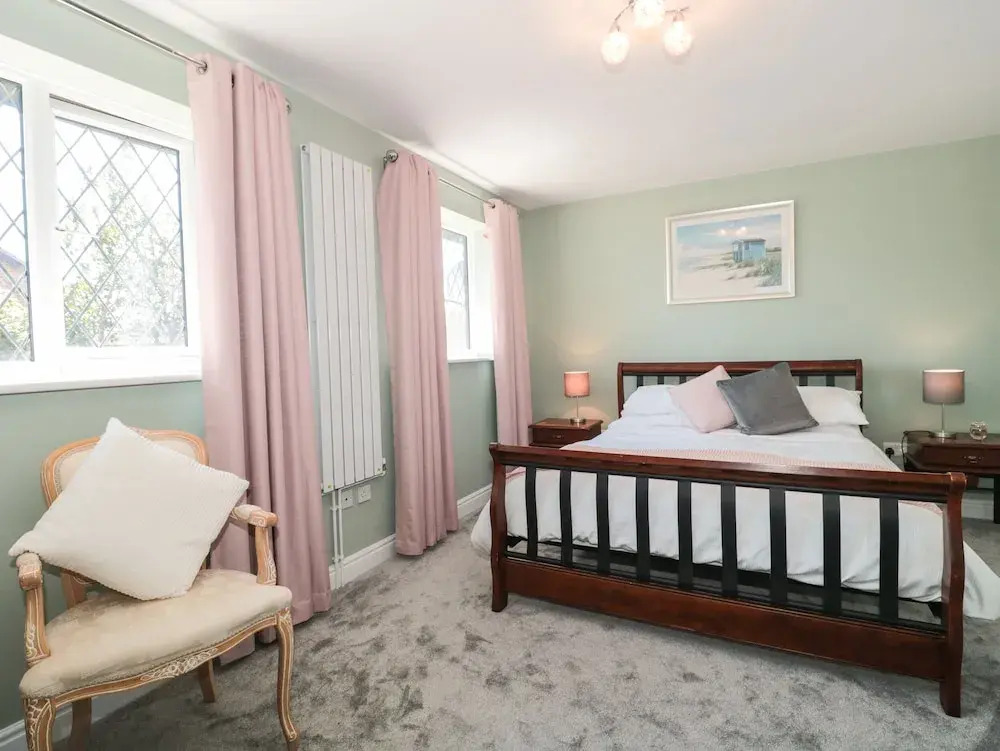 1 Charlotte Close