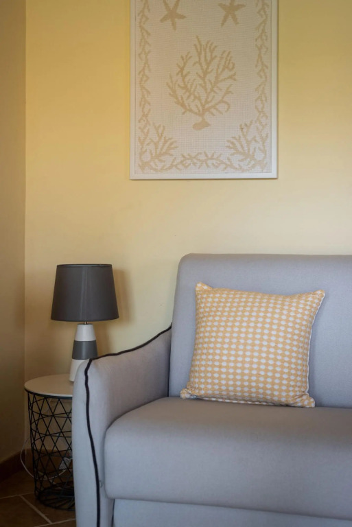 It has 2 bedrooms, 2 bathrooms, large living room with fully equipped kitchen (with microwave, dishw-Perlacea 18