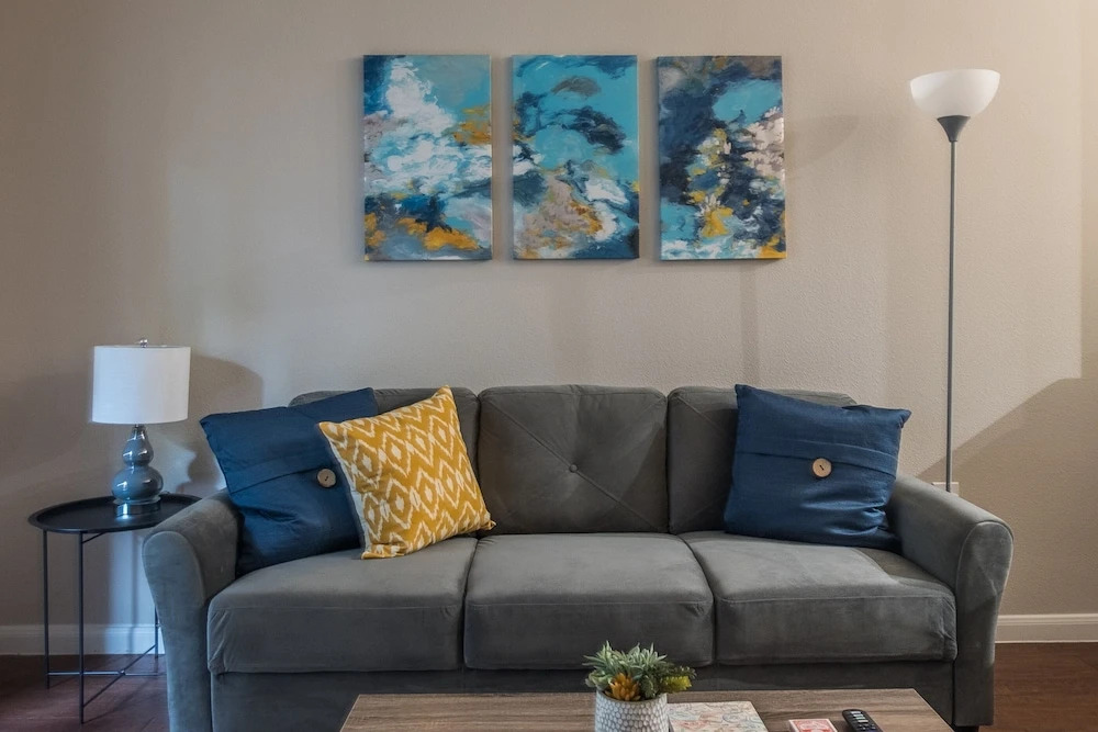 Comfy Downtown Apartments by Frontdesk