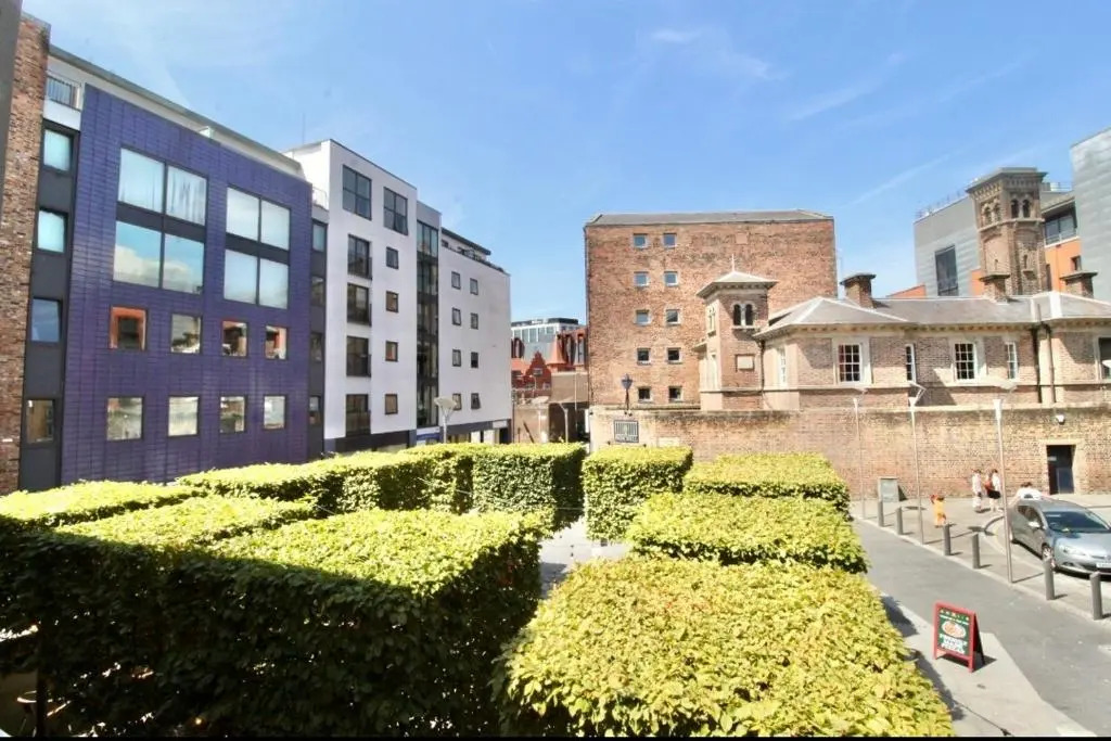 Campbell Square Apartment 3