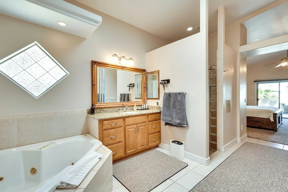 Lake Havasu City Escape w/ Pool, Patio & Grill!