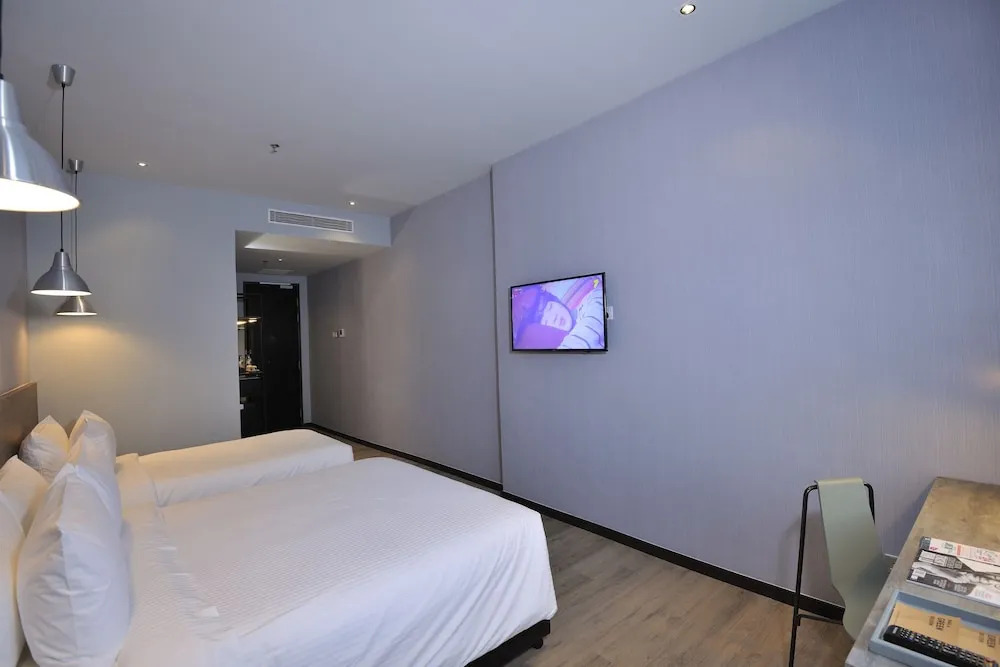 Urban H Hotel