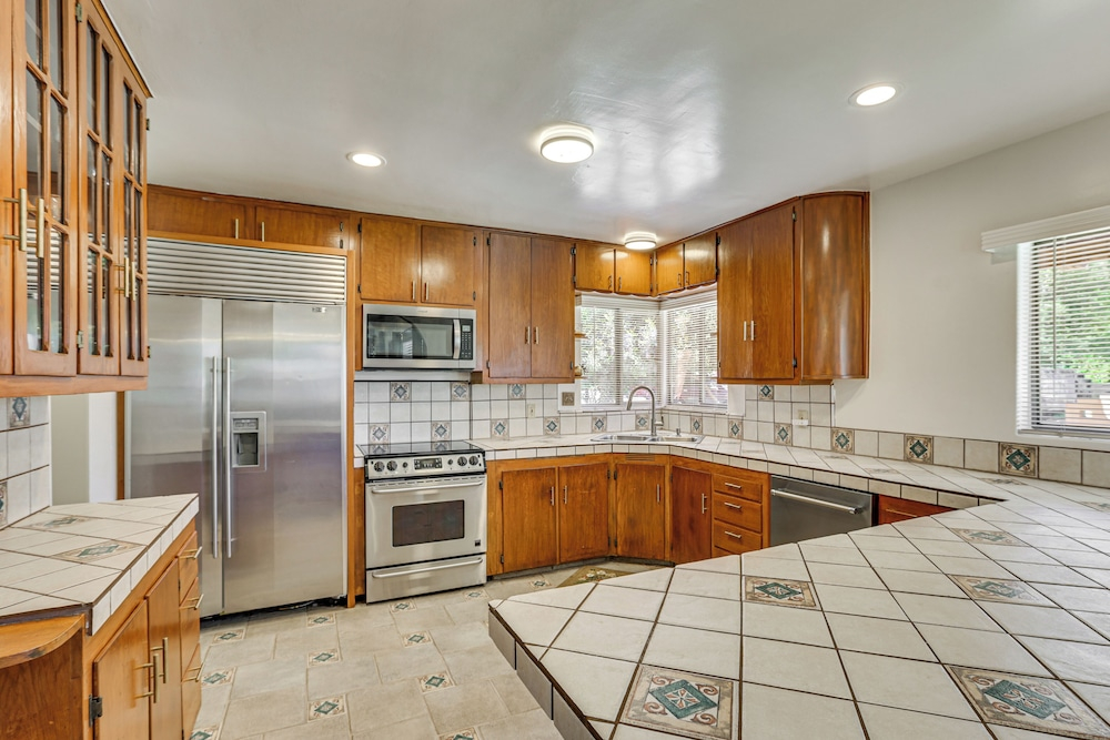 Walkable Uptown Gem! 3 Mi to Phoenix Mtns Preserve
