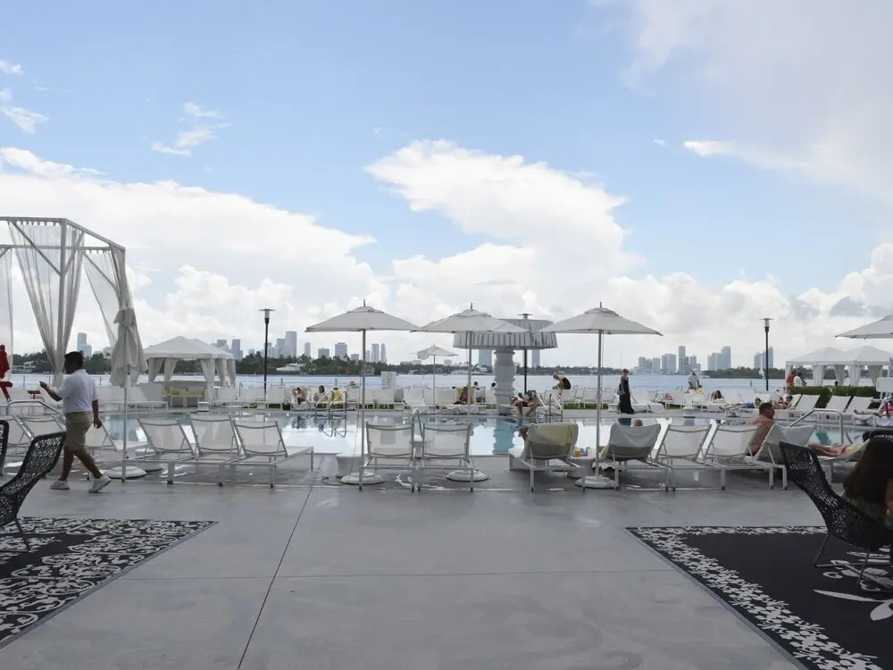 Miami World Rental - Mondrian 1216
