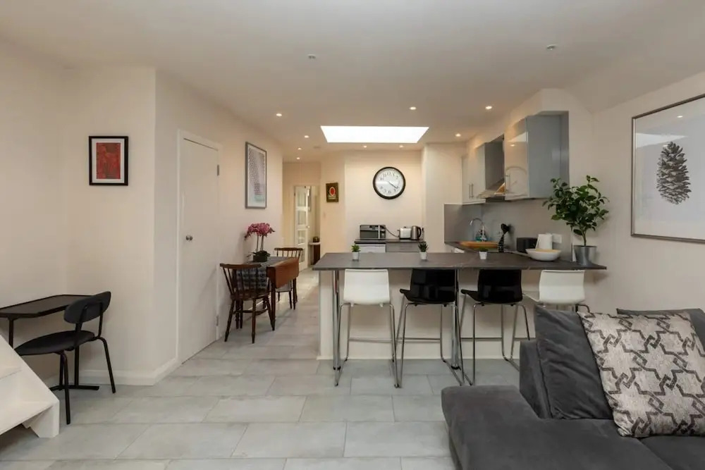 Bright & Contemporary 1bedroom Annexe - Herne Hill!