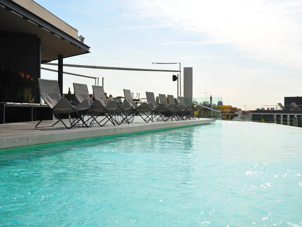 B Hotel