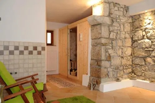 Holiday Farmhouse Skvor