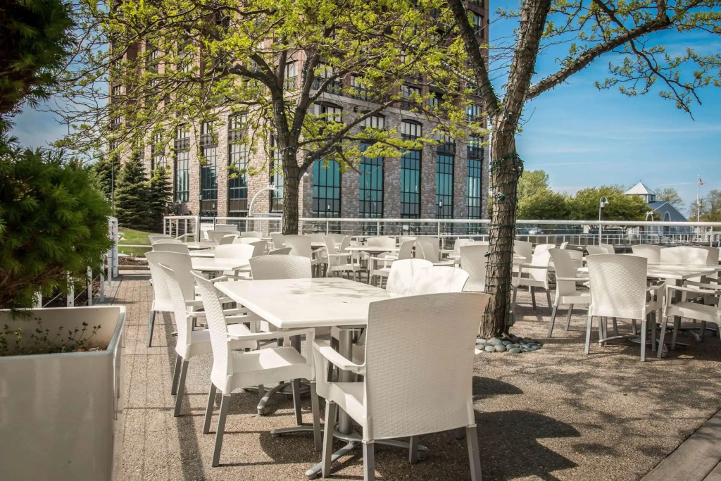 Shoreline Inn & Conference Center, an Ascend Collection Hotel
