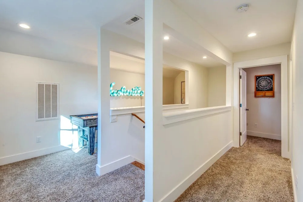 Nashville Bungalow w/ HOT TUB 10 min From Downtown!
