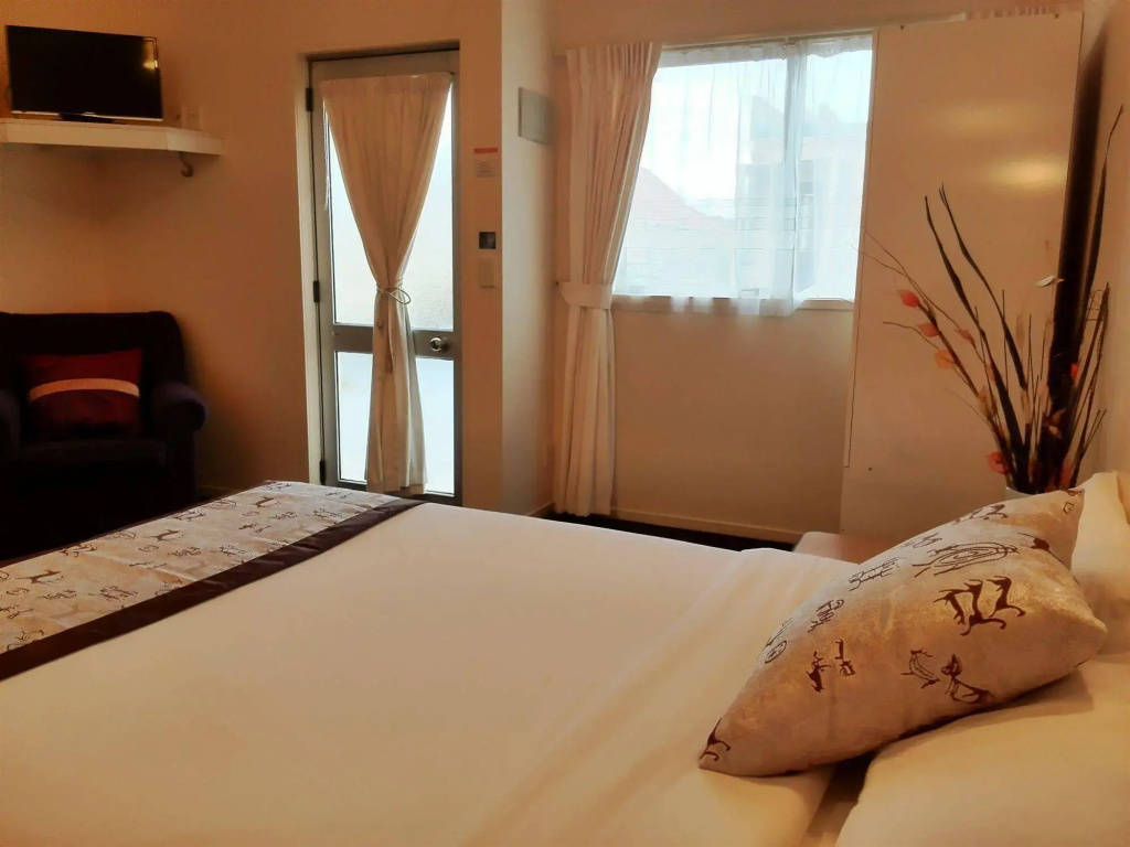 Aurora City Suites Motel