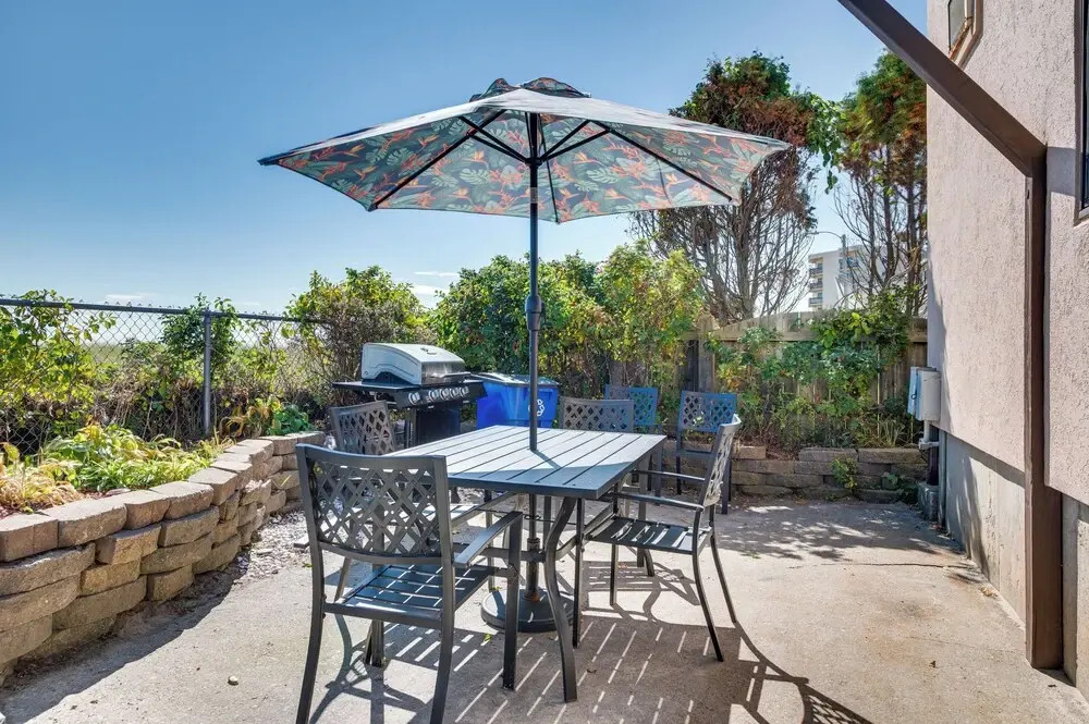 Walk to Ocean & Pier: Prime OOB Condo!