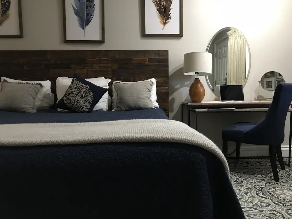 Pinemark Inn & Suites