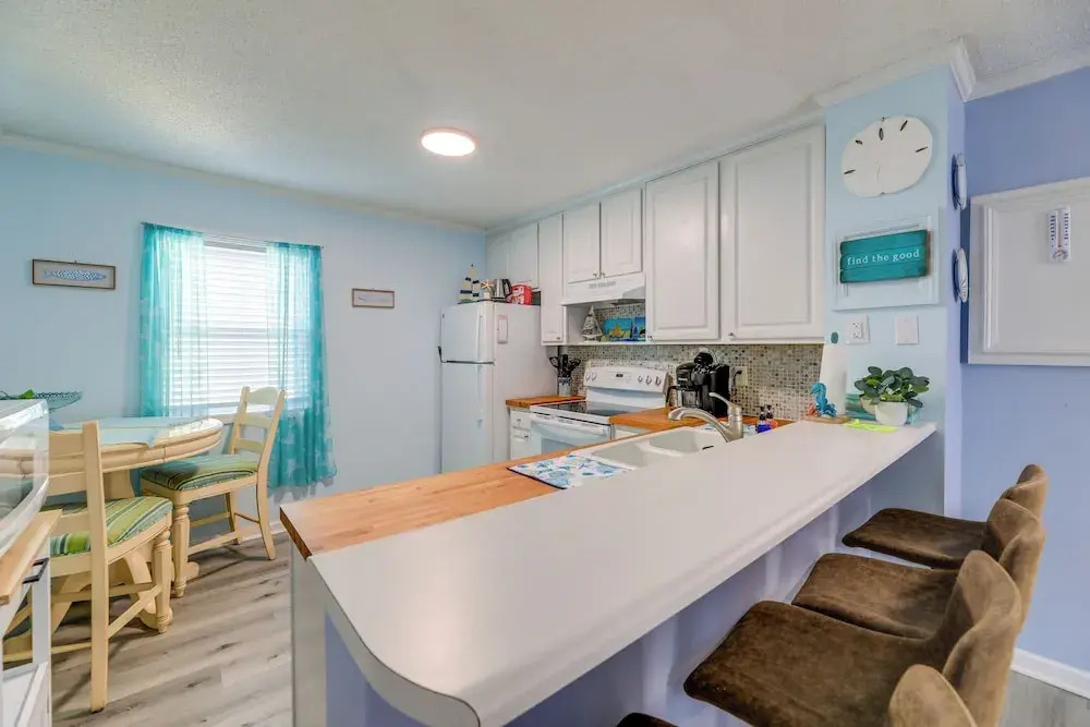 Family Beach Retreat in N Topsail: Steps to Shore!