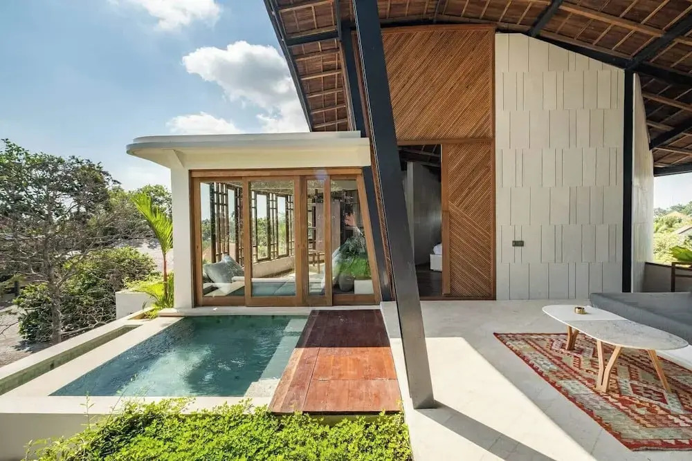 Gorgeous 2-br Penthouse, 800m to the Beach