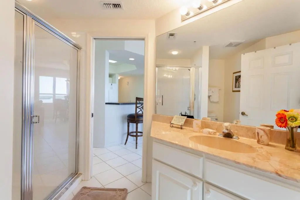 Island Beach Club 304, 2 Bedrooms, Pool, Elevator, WiFi, Sleeps 6, Bay view