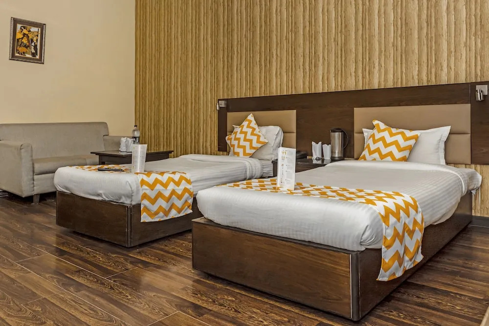 FabHotel Tekarees Inn Hazratganj