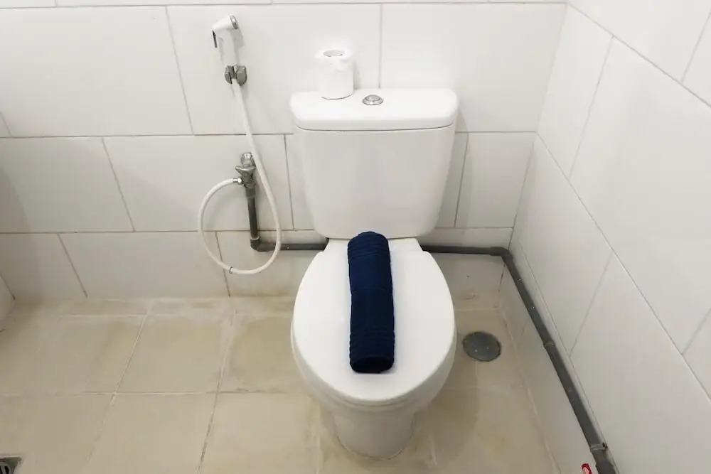 Homey and Comfy 2BR Apartment at Waterplace Residence