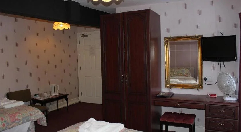Community Owned Gwesty Owain Glyndwr Hotel