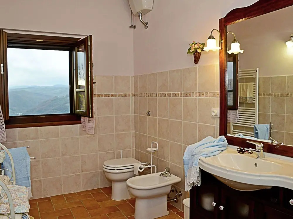 Country Cottage in Marche with Swimming Pool
