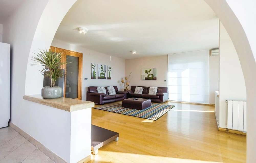 Beautiful Home in Rijeka With Wifi and 5 Bedrooms