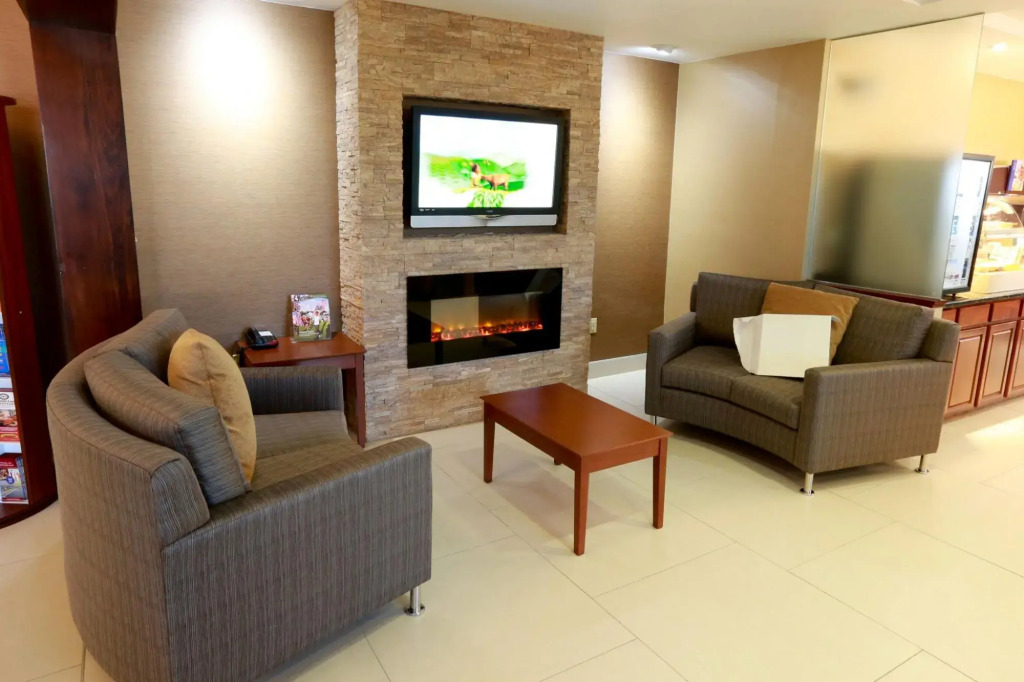 Comfort Inn & Suites Brandywine Valley